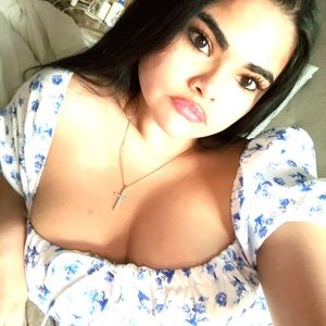 Meet your Posher, Caitlin